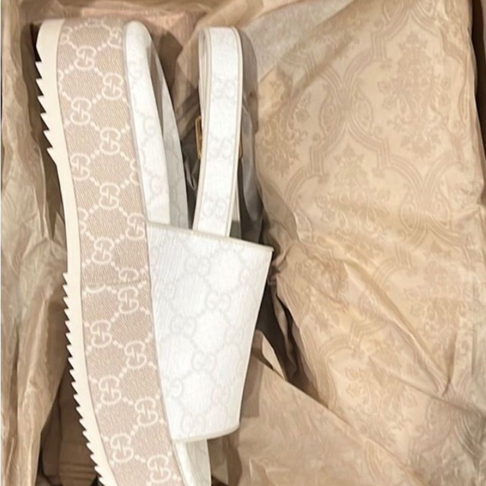 Gucci Women’s GG Canvas Platform Sandals Size EU 41 / US 11  new in box